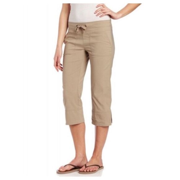 ✨Prana Breath khaki Sz Medium Cream Capris✨ - Picture 1 of 7
